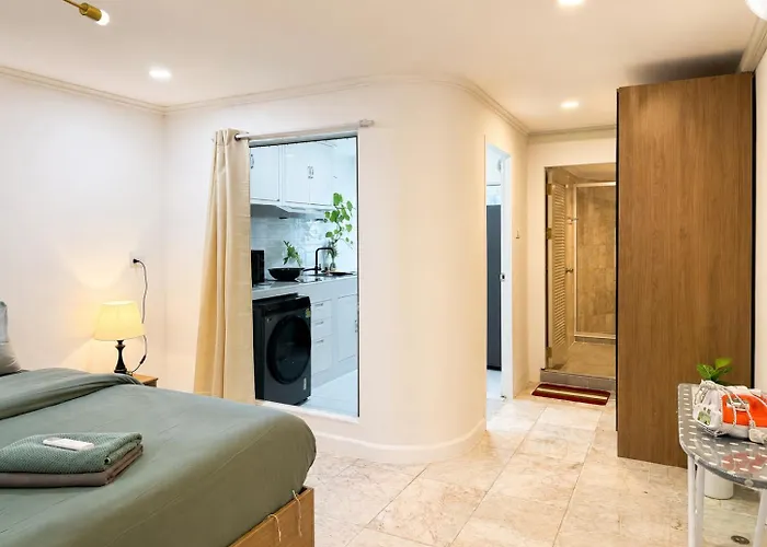 Brand New Stylish 1br Walk To Bts Perfect 2